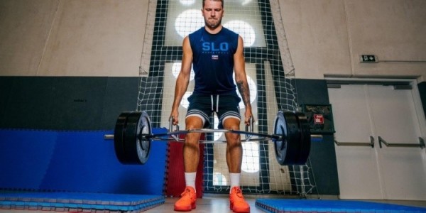 开云注册入口-东契奇休赛期与詹姆斯保持交流 目标成为湖人传奇球员